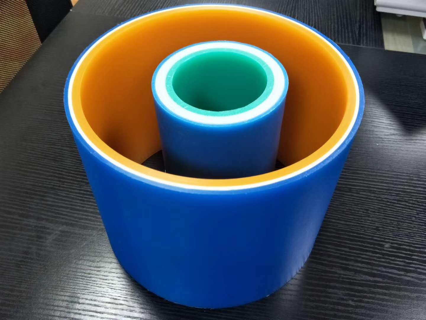 PE+連續(xù)玻璃纖維增強(qiáng)熱塑性單向預(yù)浸帶生產(chǎn)線(CFRT-UD 帶)