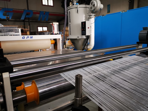 PE+連續(xù)玻璃纖維增強(qiáng)熱塑性單向預(yù)浸帶生產(chǎn)線(CFRT-UD 帶)