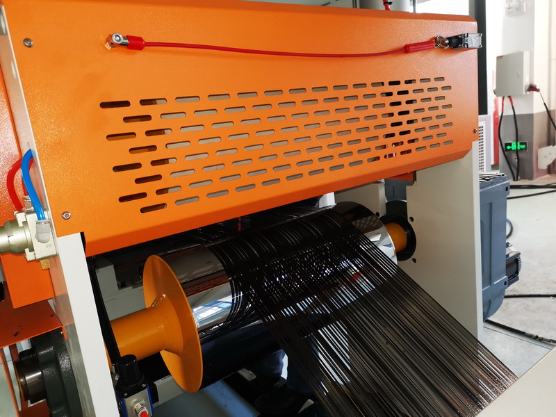 PPS+連續(xù)碳纖維增強(qiáng)熱塑性預(yù)浸料單向帶生產(chǎn)線(CFRTP-UD帶)