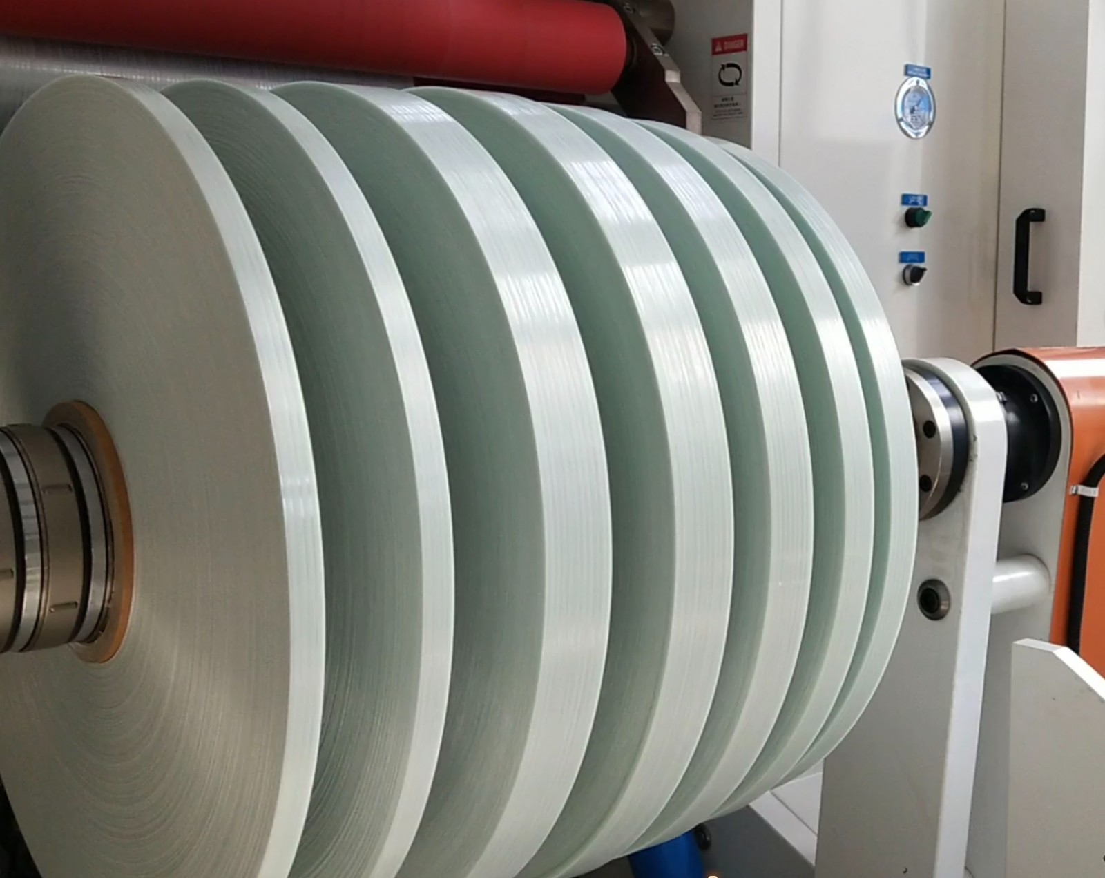 CFRT連續纖維增強熱塑性單向預浸帶分切機組